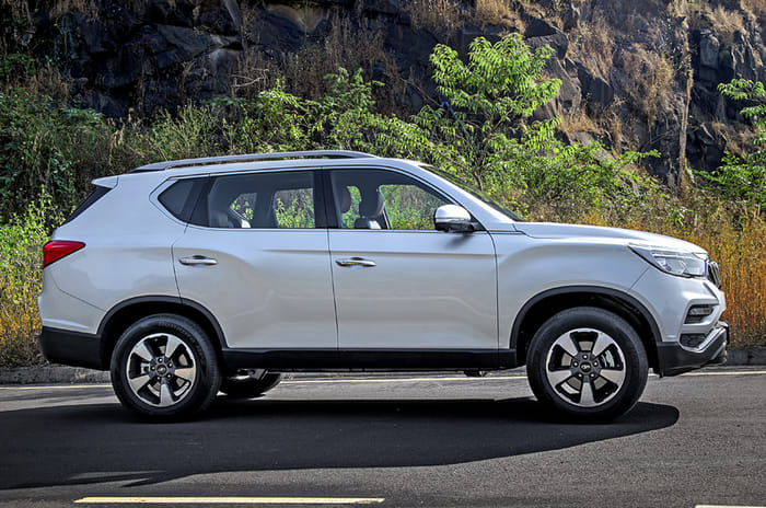 Mahindra Alturas G4 side static