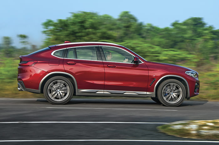 2019 BMW X4 side action