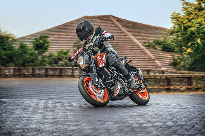 2019 KTM 125 Duke review, road test