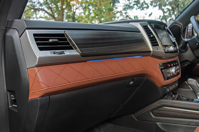 2019 Mahindra Alturas G4 dashboard