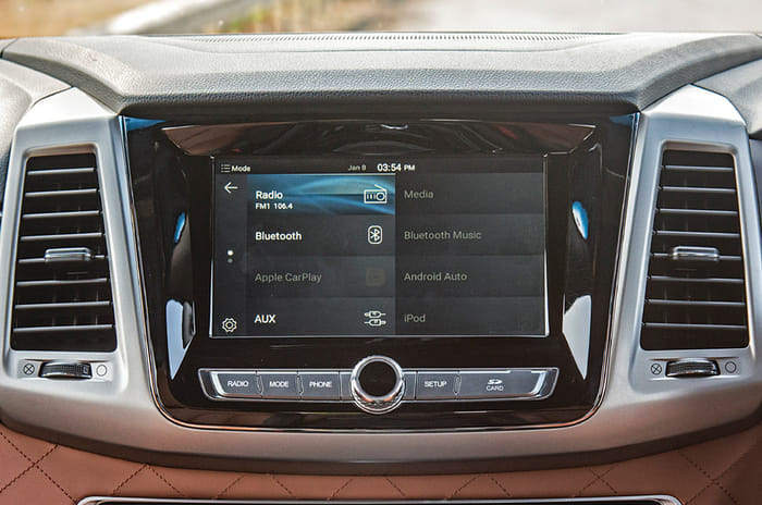 2019 Mahindra Alturas G4 infotainment