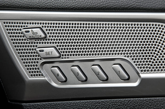 2019 Mahindra Alturas G4 sunroof