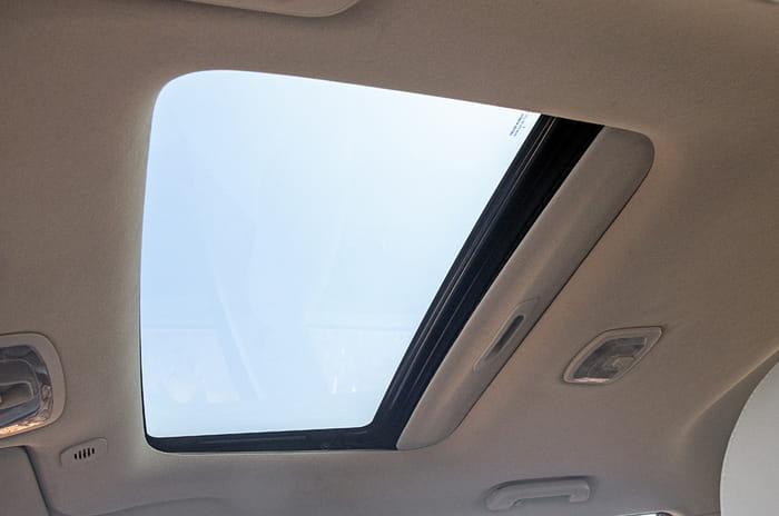 2019 Mahindra XUV300 sunroof