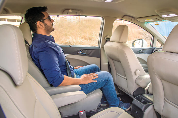 Mahindra Marazzo second row seats