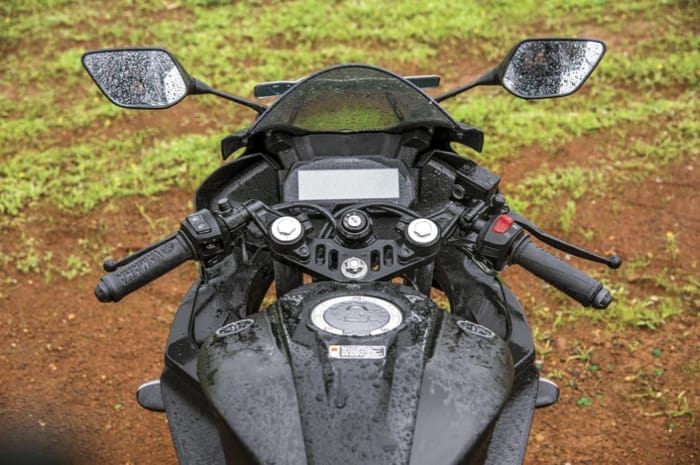 KTM RC 125 vs Yamaha YZF-R15 V3.0 comparison