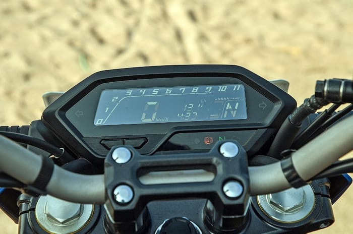 2020-Honda-Hornet-LCD