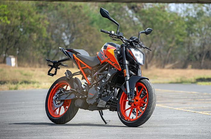 2020 KTM 200 Duke review, track ride