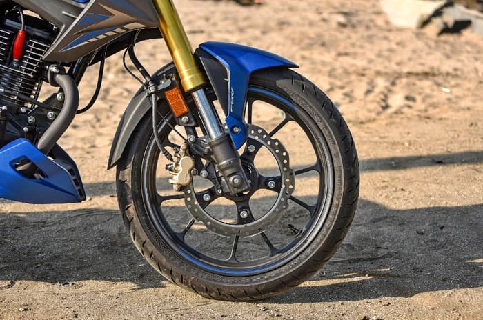 2020-Honda-Hornet-fork