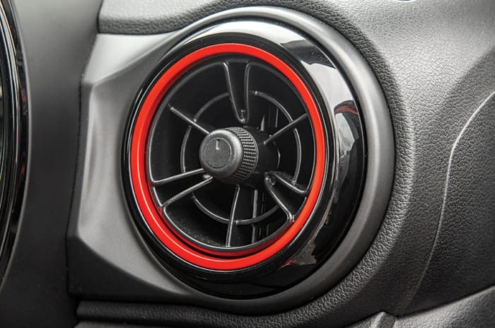 Hyundai Grand i10 Nios Turbo vs Volkswagen Polo 1.0 TSI comparison