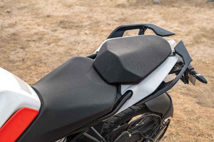 KTM-125-Duke-seats