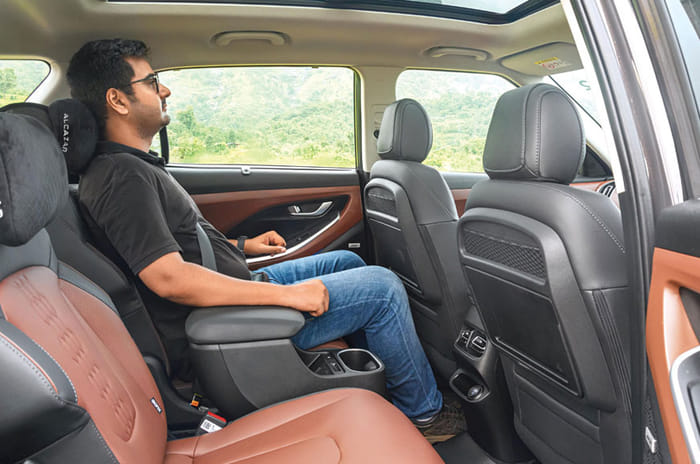 Hyundai Alcazar Vs Tata Safari comparison