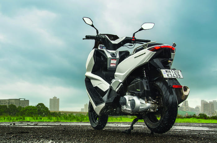 Keeway Vieste 300 review: maximum attack