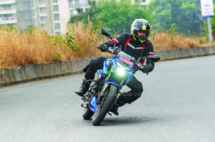 Bajaj Pulsar P150 vs TVS Apache RTR 160 2V comparison: Street fight