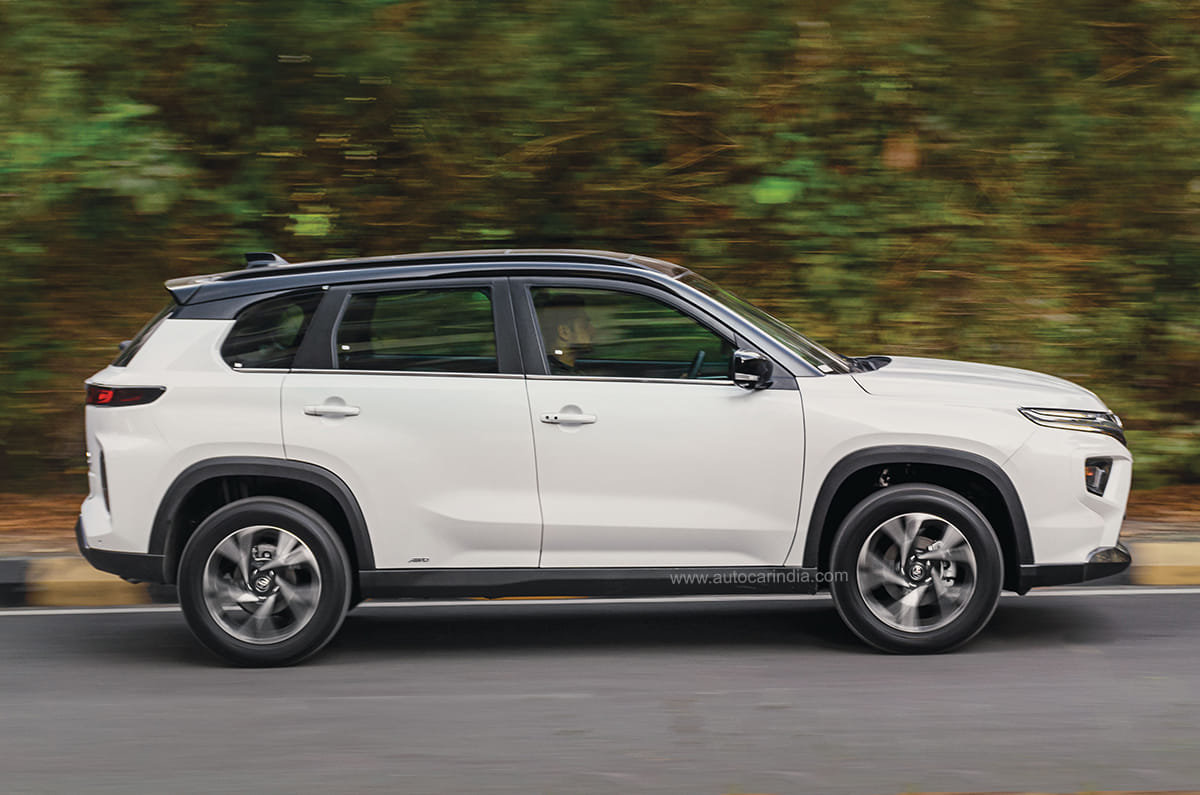 3 reasons to buy the Toyota Hyryder and 2 reasons not to