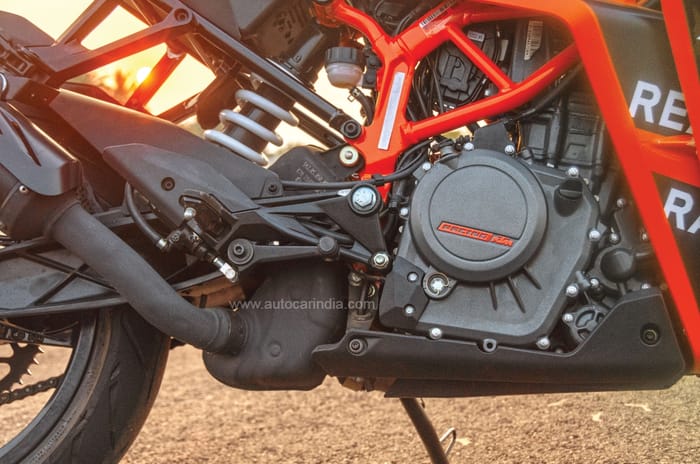 Aprilia RS 457 vs KTM RC 390 comparison review