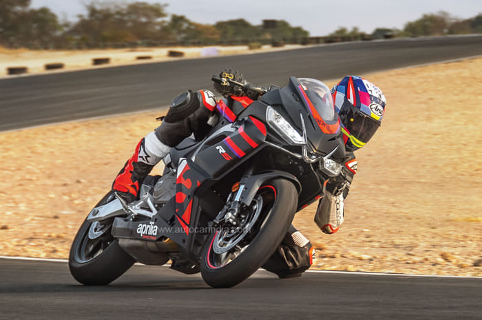 Aprilia RS 457 vs KTM RC 390 comparison review