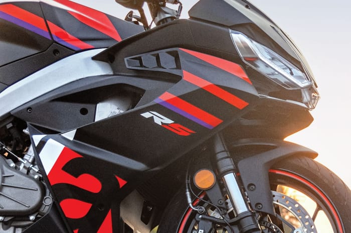 Aprilia RS 457 vs KTM RC 390 comparison review