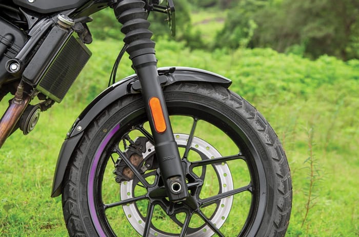 Royal Enfield Guerrilla 450 vs Triumph Speed 400 comparison