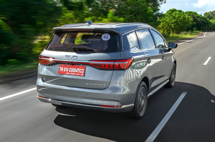 BYD eMax 7 rear tracking