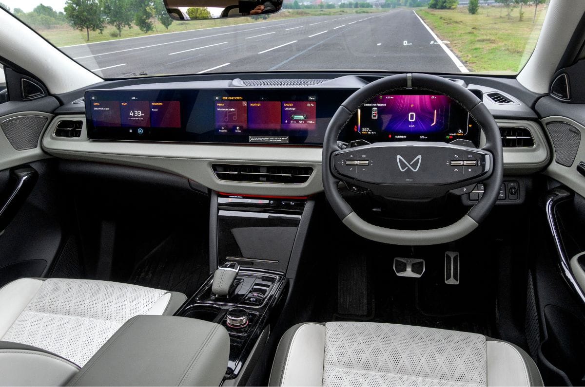 Mahindra XEV 9e screens