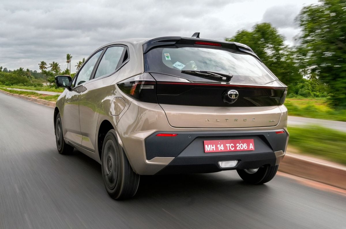Tata Altroz facelift rear quarter tracking