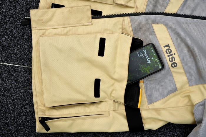 Reise PineAir riding jacket front pockets
