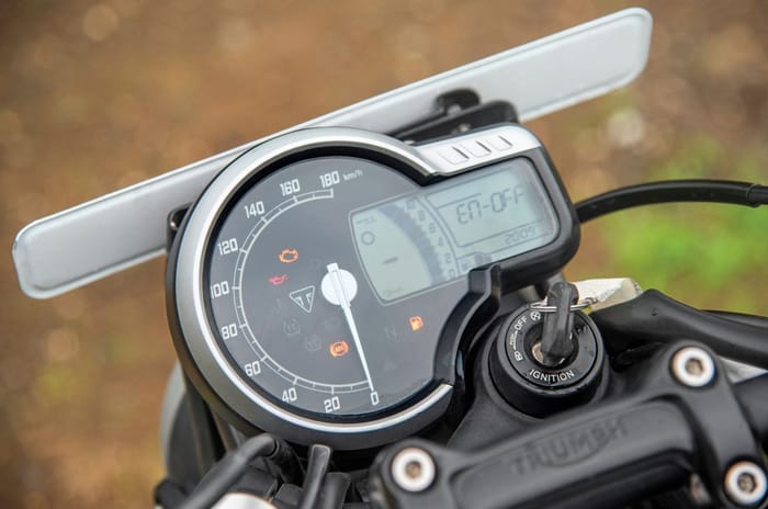 Royal Enfield Hunter 350 vs Triumph Speed T4 comparison review