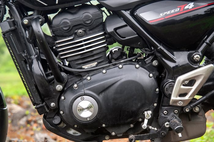 Royal Enfield Hunter 350 vs Triumph Speed T4 comparison review