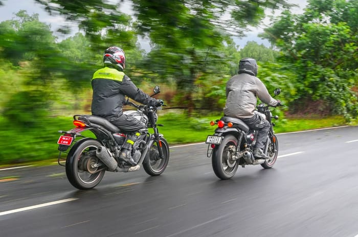 Royal Enfield Hunter 350 vs Triumph Speed T4 comparison review