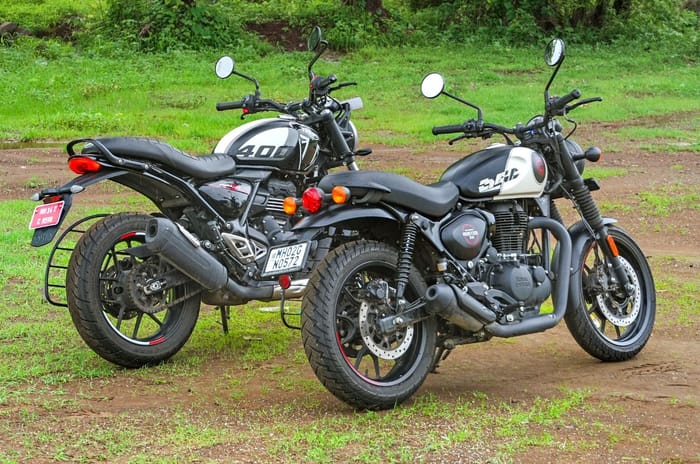 Royal Enfield Hunter 350 vs Triumph Speed T4 comparison review