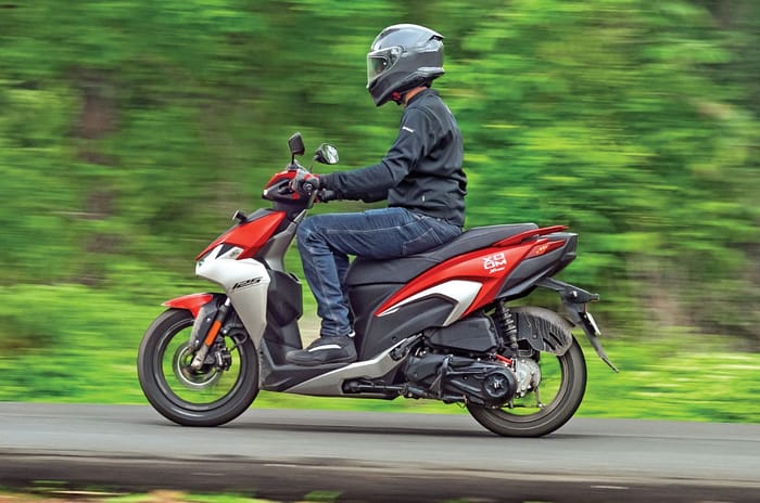 Hero Xoom 125 side riding shot