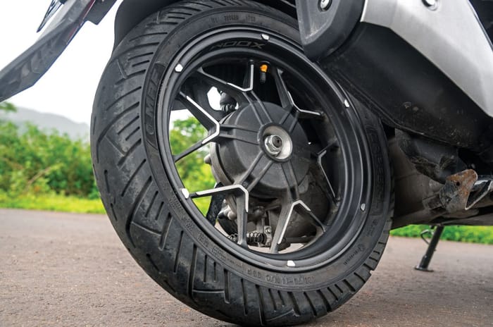 Hero Xoom 125 ZX variant rear wheel