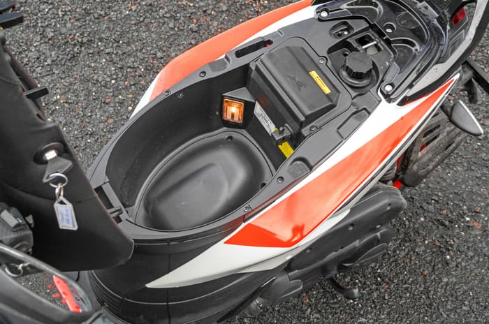 Aprilia SR 175 TFT boot