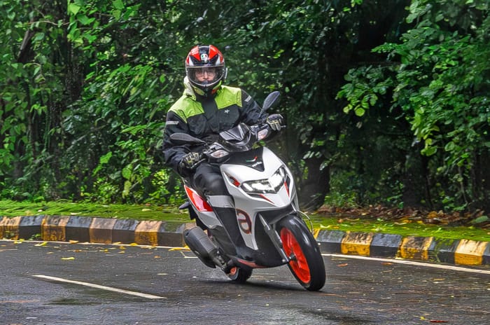 Aprilia SR 175 corner shot