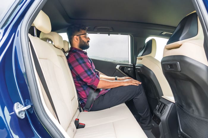 Mercedes GLC vs BMW X3 comparison test