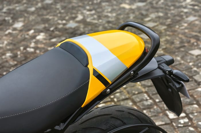 Triumph Thruxton 400 review: Small Thruxton, big style