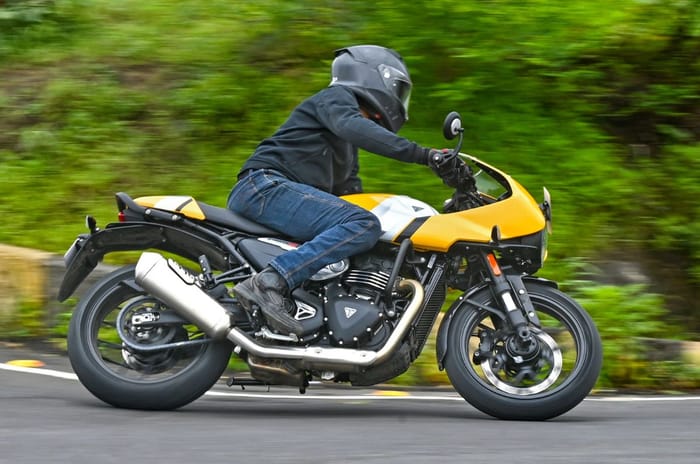 Triumph Thruxton 400 review: Small Thruxton, big style