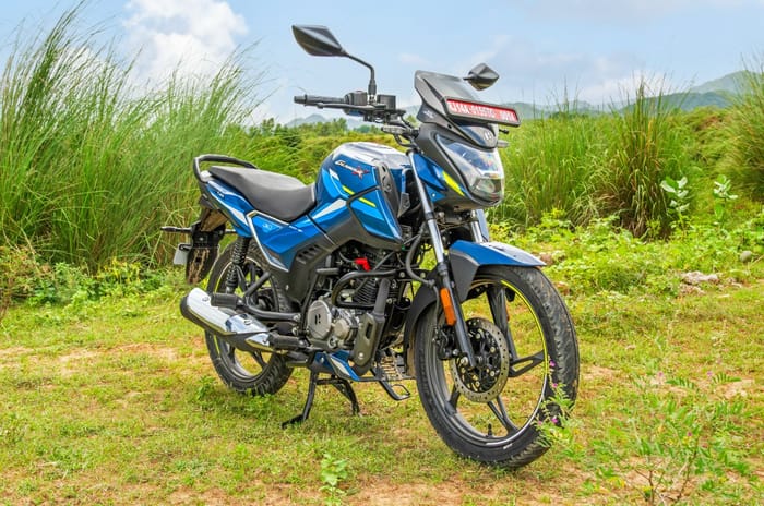 Hero Glamour X front right static in field