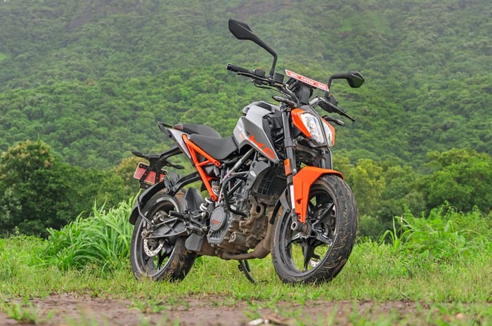 KTM 160 Duke front right static in field