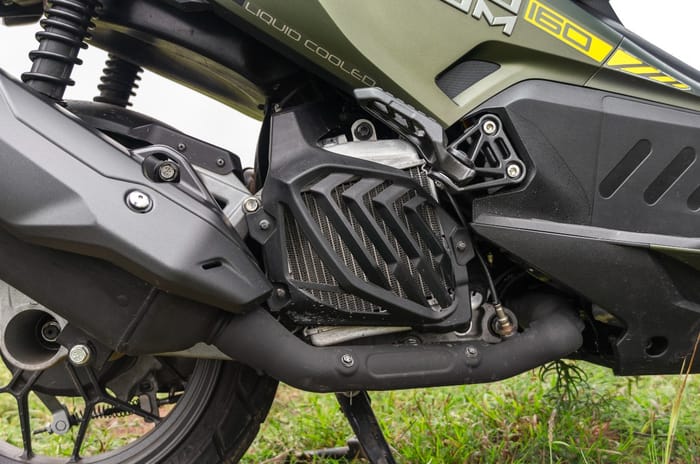 Hero Xoom 160 engine and exhaust muffler