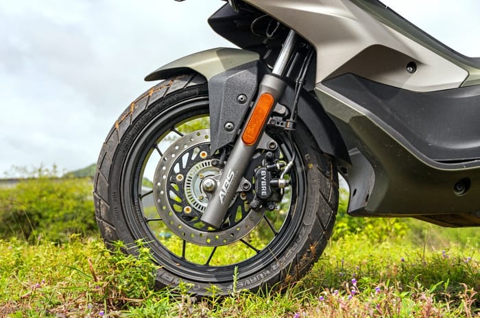 Hero Xoom 160 front wheel