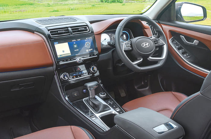 Hyundai Alcazar Vs Tata Safari comparison