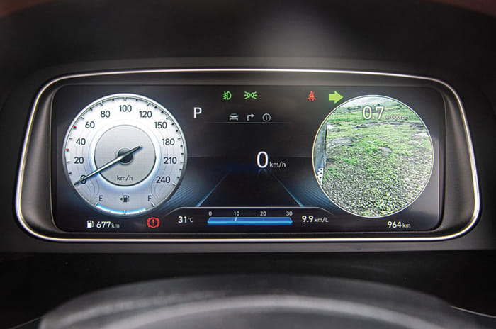 Hyundai Alcazar Vs Tata Safari comparison