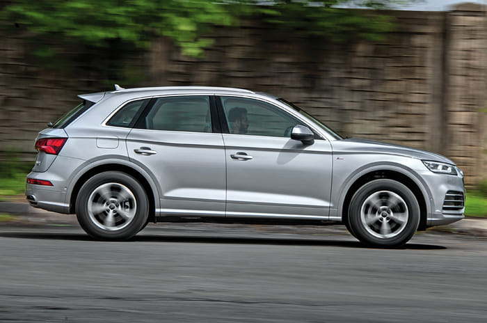 Audi Q5 45 TFSI side action