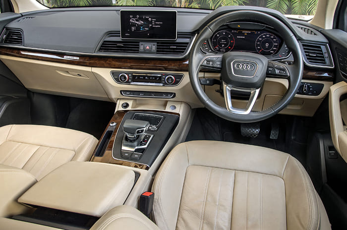 Audi Q5 front action