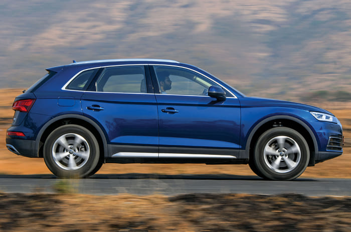Audi Q5 side action