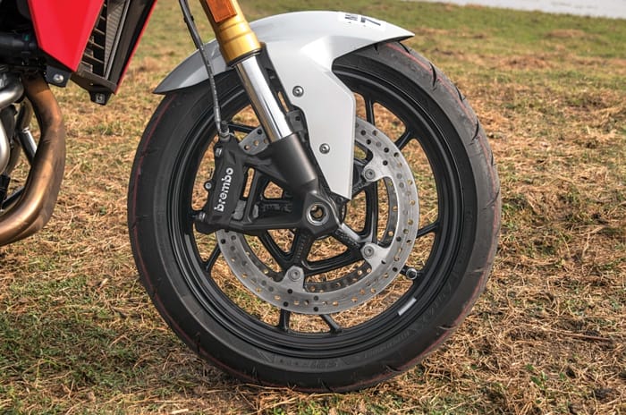 BMW F 900 R vs Triumph Street Triple R vs Kawasaki Z900 comparison