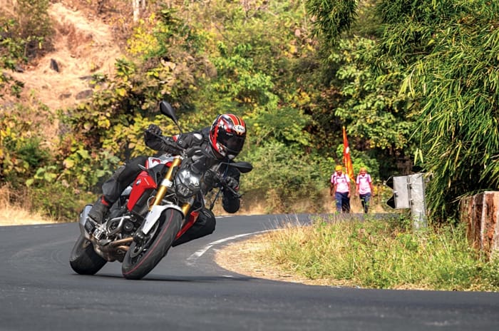 BMW F 900 R vs Triumph Street Triple R vs Kawasaki Z900 comparison