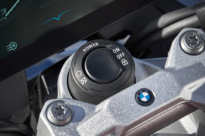 BMW F 900 R, F 900 XR review, test ride 