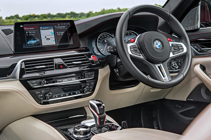 2018 BMW M5 interior